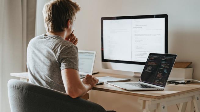 Un estudio concluye que el teletrabajo y el confinamiento han acentuado las desigualdades de género
