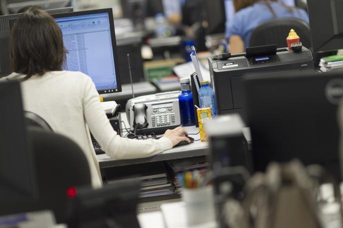 La brecha de género se amplía con la pandemia: Las mujeres tienen menos renta y trabajos más precarios
