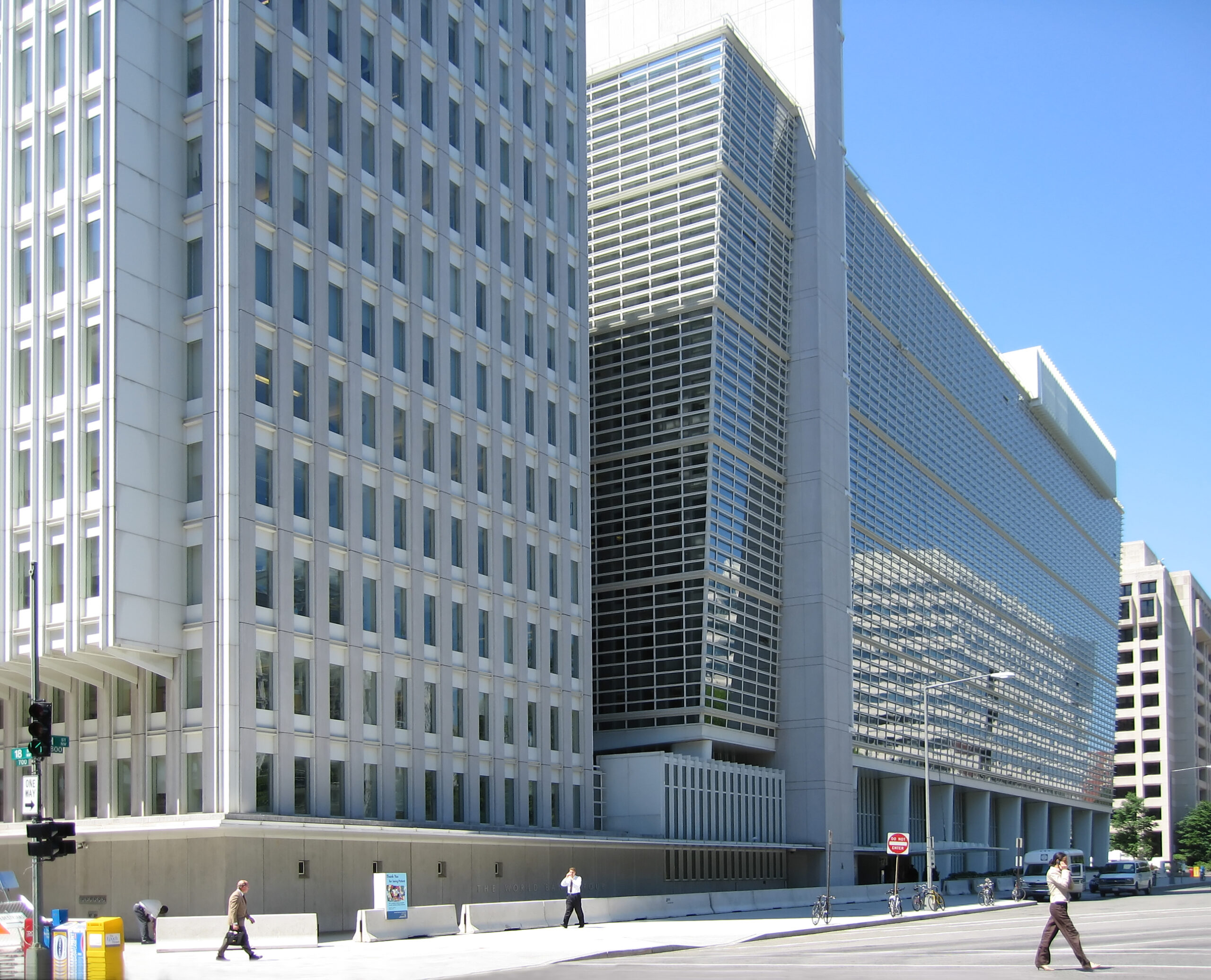 El Banco Mundial pide que se adopten más reformas por la igualdad de género.