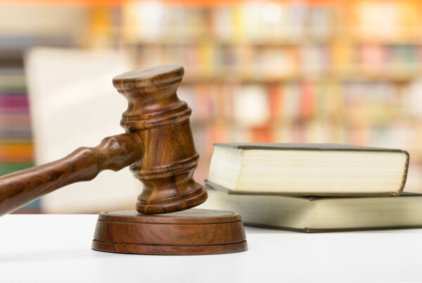 El Tribunal Supremo fija que el permiso por motivos familiares urgentes debe ser retribuido